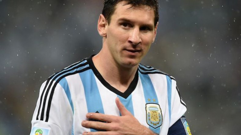 ميسي يسعى لمعادلة أرقام مارادونا وكسب احترام العالم