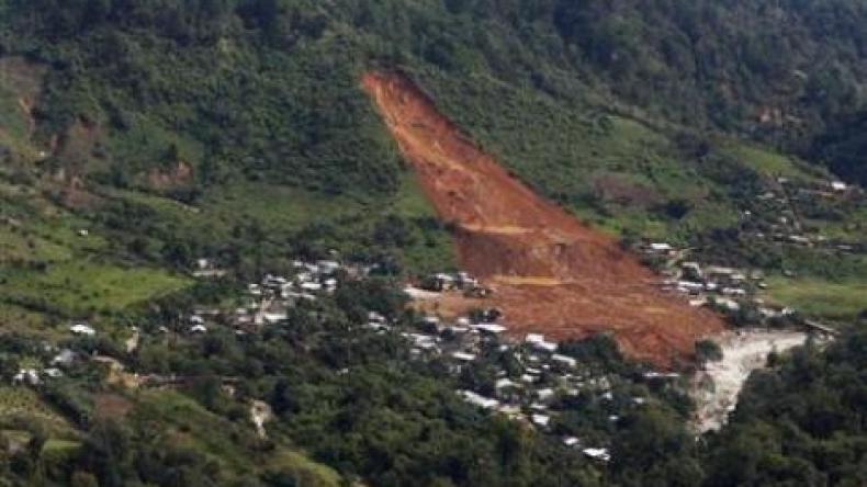 رئيس المكسيك: لا يوجد أمل في نجاة 68 شخصاً دفنهم انهيار طيني