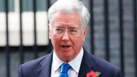 وزير الدفاع البريطاني يستقيل على وقع فضيحة جنسية