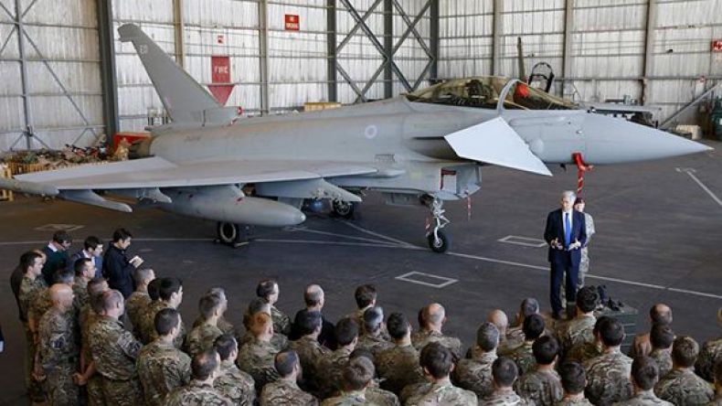 المقاتلات البريطانية تقصف حقولاً نفطية في سوريا