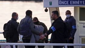 الدفعة الأولى من المهاجرين المرحلين من اليونان تصل إلى تركيا