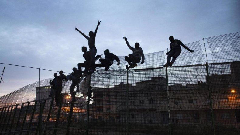60 migrants marocains franchissent la frontière à Melilla