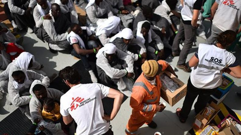 300 ألف مهاجر عبروا المتوسط إلى أوروبا في 2016