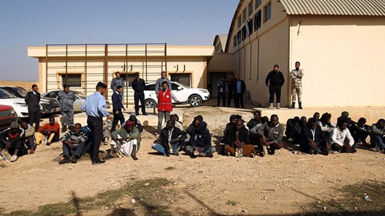 مقتل 19 مهاجراً في حادث مرور في ليبيا