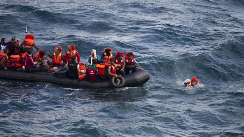 إنقاذ أكثر من 900 مهاجر في المتوسط