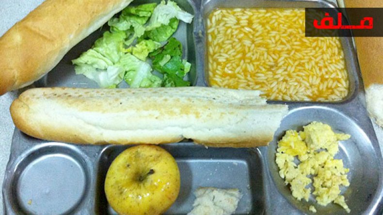 عاملات نظافة لإعداد وجبات الطلبة‮.. ‬والمزابل تأكل النصف‮!‬