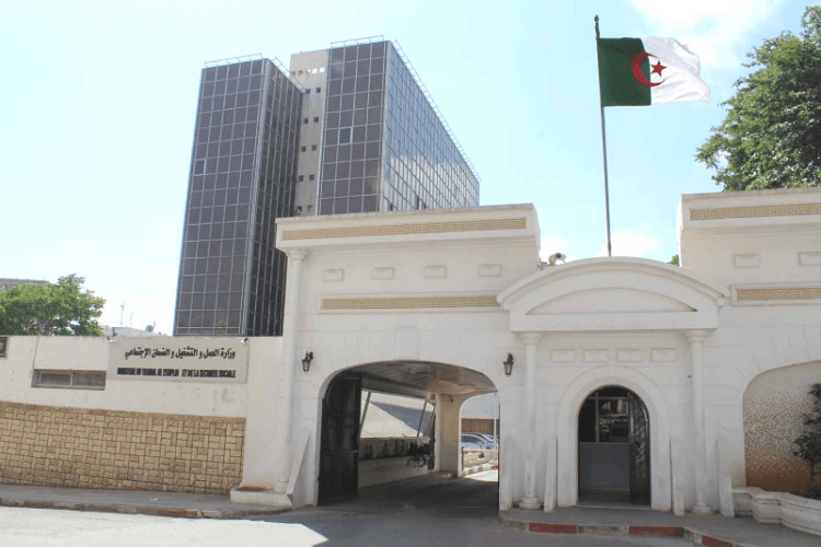 Le ministère du Travail renforce les effectifs de la Santé de 1000 médecins