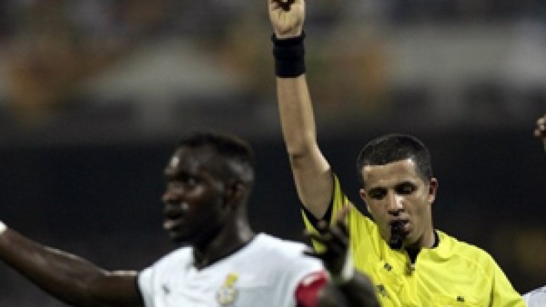 “سأشرف الصافرة الجزائرية في جنوب إفريقيا”