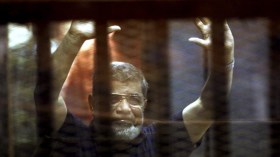 محكمة مصرية تؤجل النطق بالحكم على مرسي إلى 16 جوان