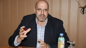 هرمونات خطيرة لتسمين الدواجن تدخل عن طريق “الكابة”!
