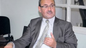 الجنرال يعلى ينسحب ويدعو إلى وقف المسار الانتخابي لإنقاذ الجزائر