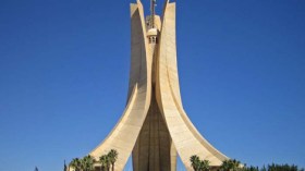 كبار الدولة يترحمون على أرواح شهداء الثورة التحريرية بمقام الشهيد