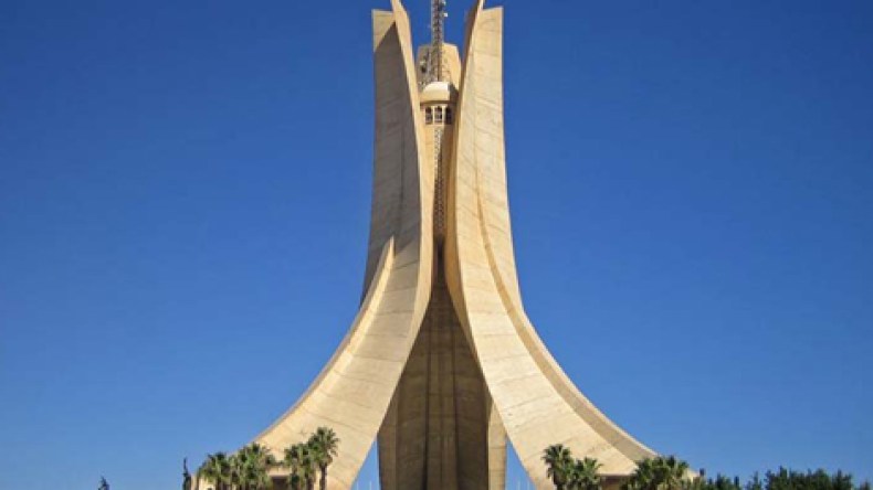 كبار الدولة يترحمون على أرواح شهداء الثورة التحريرية بمقام الشهيد