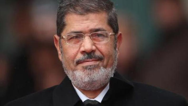 عائلة مرسي تشارك أنصاره في وقفة احتجاجية