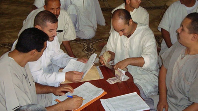 زكاة الفقراء لاستكمال مشاريع السكن العاطلة