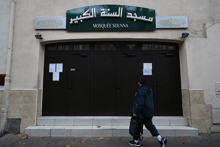 Les mosquées, une “cible privilégiée” des autorités françaises!