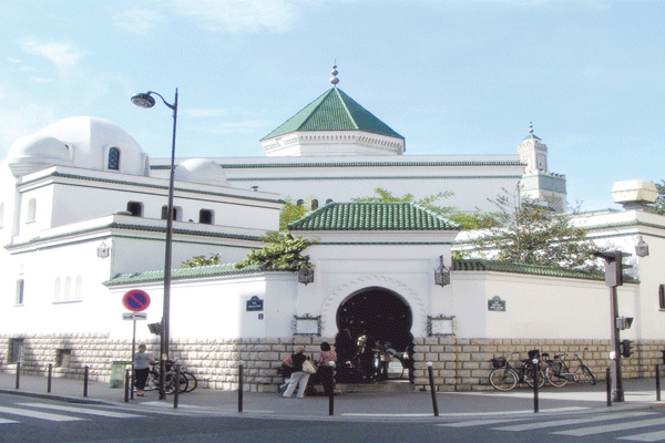 Paris Mosque Abandons Its Functions, Donations Are Misplaced