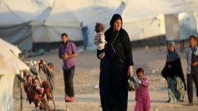 النازحون من الموصل بين قناصة الجهاديين ونار القوات العراقية