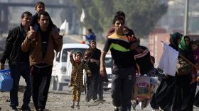 ميليشيات عراقية تقتل طفلاً وتسحقه بدبابة في الموصل