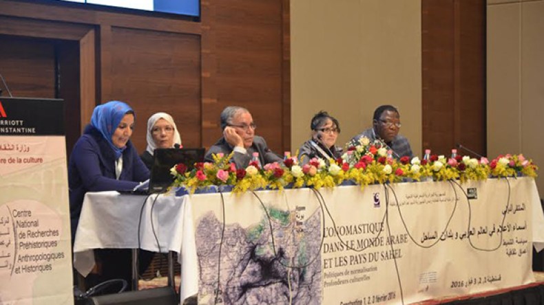 مشاركون يدعون إلى اعتماد نظام خاص بكتابة الألفاظ العربية بالحروف اللاتينية