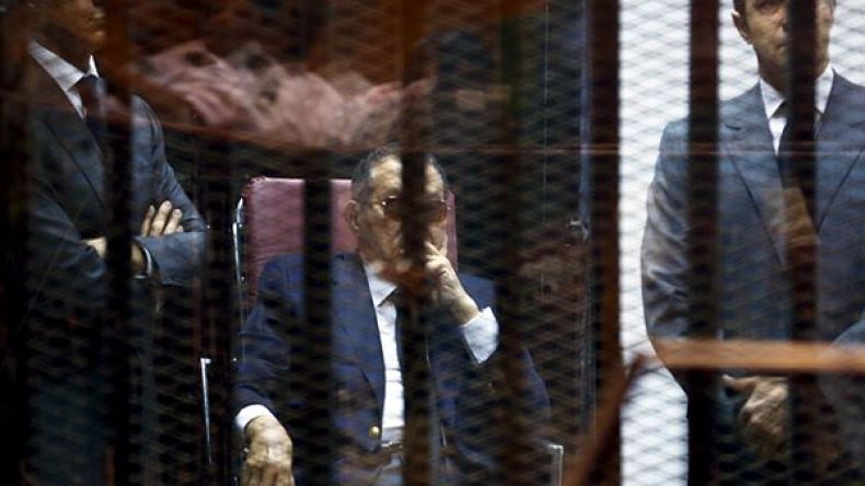 تأييد حكم بالسجن ثلاث سنوات على مبارك وابنيه في قضية فساد