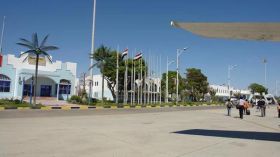 اليمن: إعادة فتح مطار المكلا ووصول طائرة إغاثة