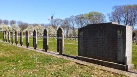 فرنسا: مجهولون يلطخون قبوراً لمسلمين بلون الدم