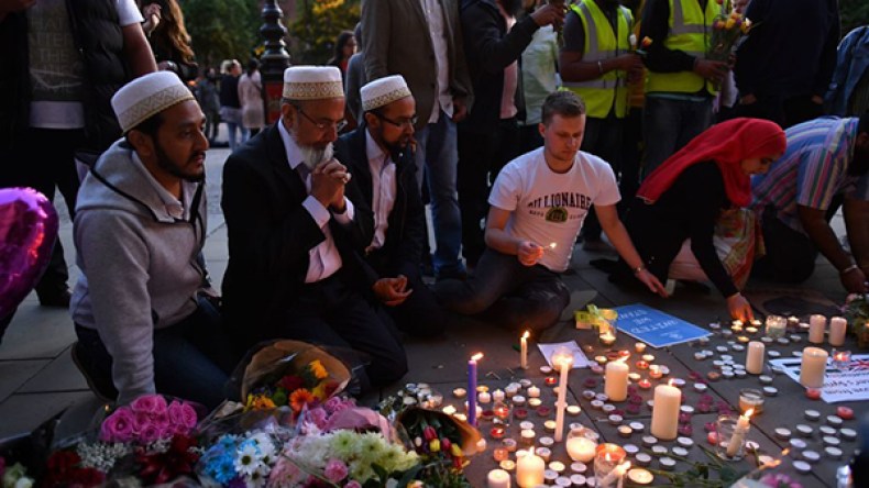 منفذ اعتداء مانشستر اسمه مسلم لكنه لا يمثل الإسلام والمسلمين