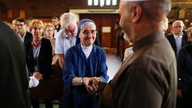 مسلمو فرنسا يشاركون في قداسات بعدة كنائس