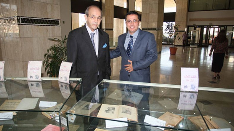 وزير التربية الأسبق مصطفى بن عمر يُهدي المكتبة الوطنية 90 مخطوطا نادرا