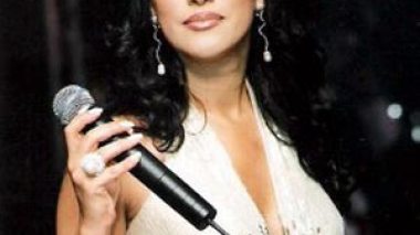 Najwa Karam shines among 60 thousand fans