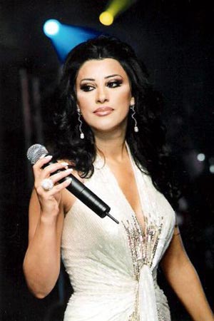 Najwa Karam shines among 60 thousand fans