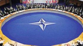 الجزائر‭ ‬تلقت‭ ‬إنذارا‭ ‬أخيرا‭ ‬من‭ ‬الناتو‭ ‬بسبب‭ ‬دعمها‭ ‬للقذافي