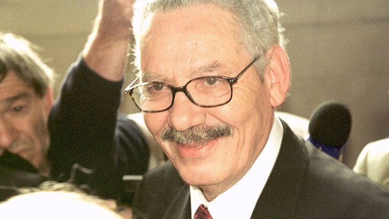 من‮ ‬يُصدّق من؟