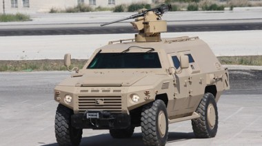 Le véhicule blindé “NIMR” qui sera construit en Algérie présenté au public