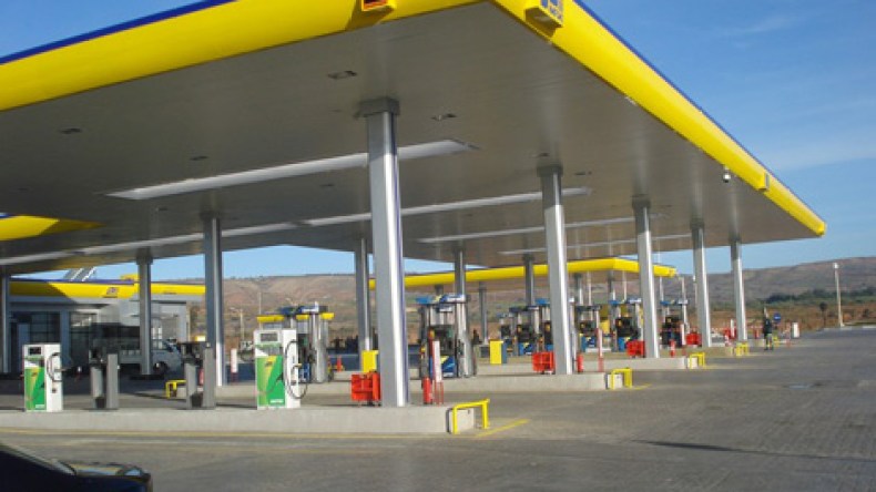 تبديد 4250 ‬مليار‮ ‬في‮ ‬إنجاز 17 ‬محطة‮ ‬بنزين‮ ‬عبر‮ ‬الطريق‮ ‬السيار