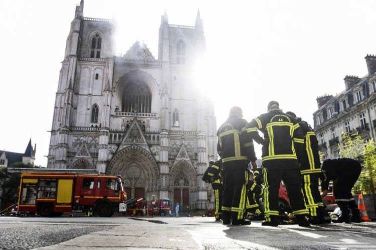 France: Incendie à la cathédrale de Nantes