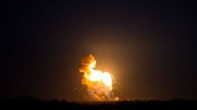 انفجار صاروخ فضائي أمريكي بعد ثوان من إطلاقه