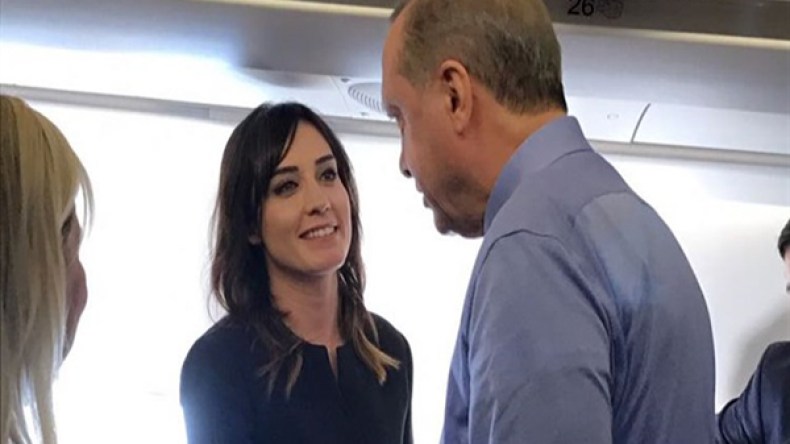 أردوغان يجبر مذيعة تركية على الإقلاع عن التدخين