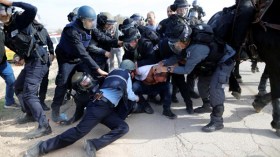 مقتل فلسطيني وشرطي إسرائيلي خلال هدم منازل في النقب