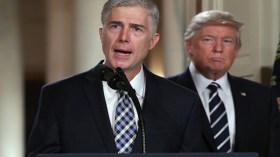 ترامب يسمي قاضياً محافظاً للمقعد الشاغر في المحكمة العليا