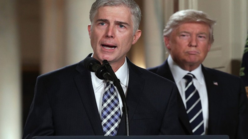 ترامب يسمي قاضياً محافظاً للمقعد الشاغر في المحكمة العليا