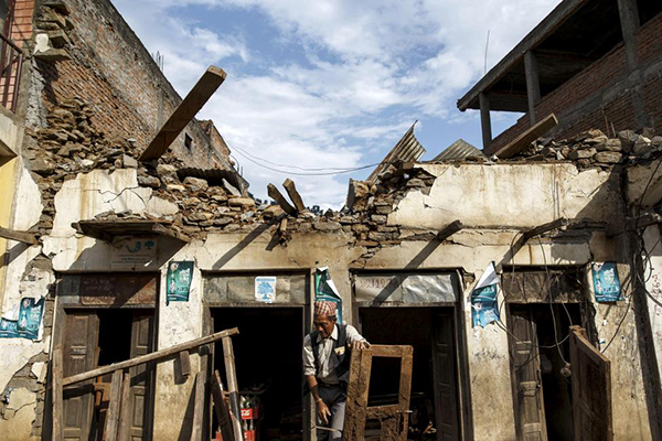 Un tremblement de terre d’une magnitude de 7,3  frappe le Népal