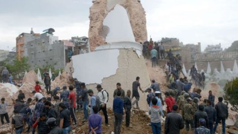 ارتفاع عدد قتلى زلزال نيبال إلى 758