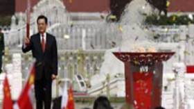 الرئيس الصيني يدشن الشعلة الأولمبية وسط بكين