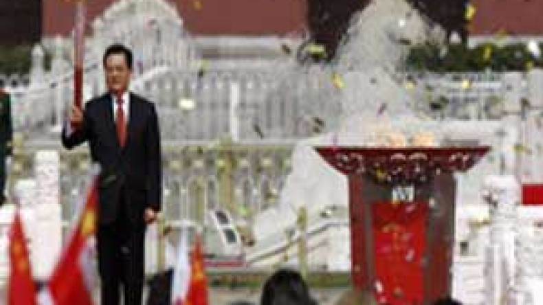 الرئيس الصيني يدشن الشعلة الأولمبية وسط بكين