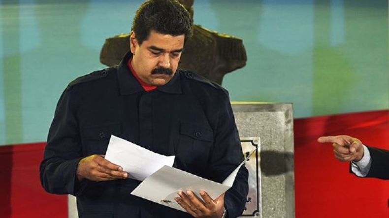 رئيس فنزويلا يعد بـ”حلق شاربيه” في حال لم يوفر مساكن شعبية كافية