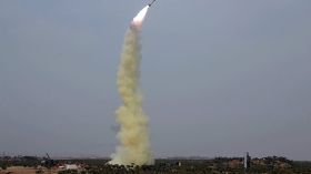 كوريا الشمالية تجري تجربة صاروخية فاشلة