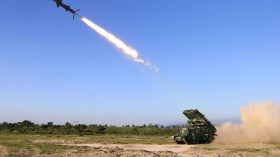 كوريا الشمالية تختبر محرك صاروخ فضائي