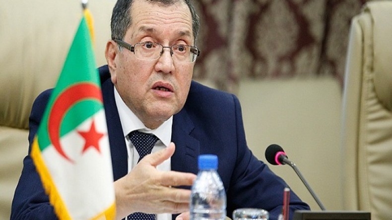 أوبك تتبنى مقترح الجزائر بخفض إنتاج النفط